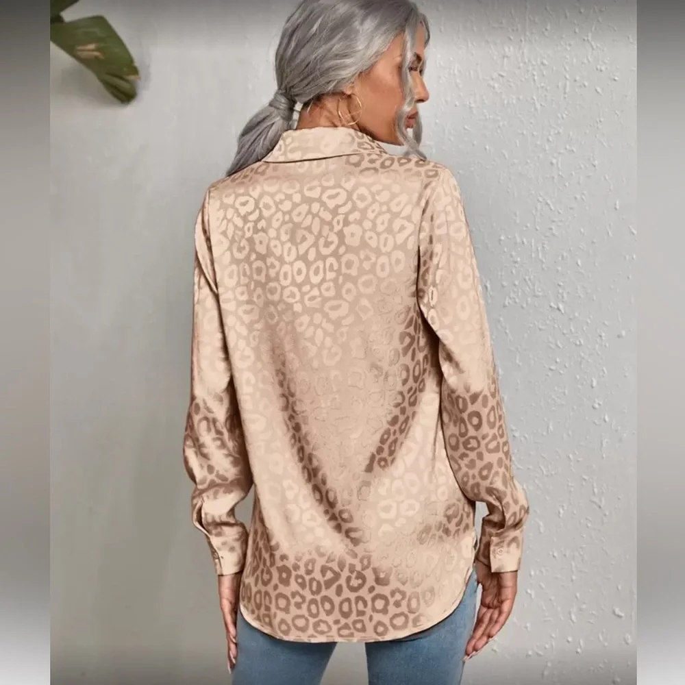 Elegant Chamoagne Leopard Print Women's Top